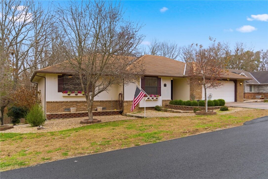 Property Photo:  10 Thirsk Lane  AR 72714 