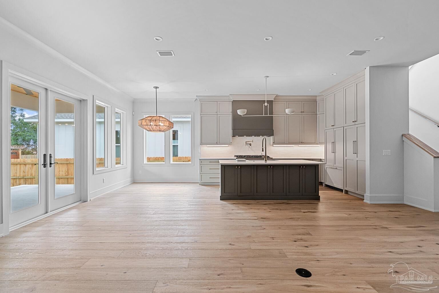 Property Photo: 1115 E La Rua St FL 32501