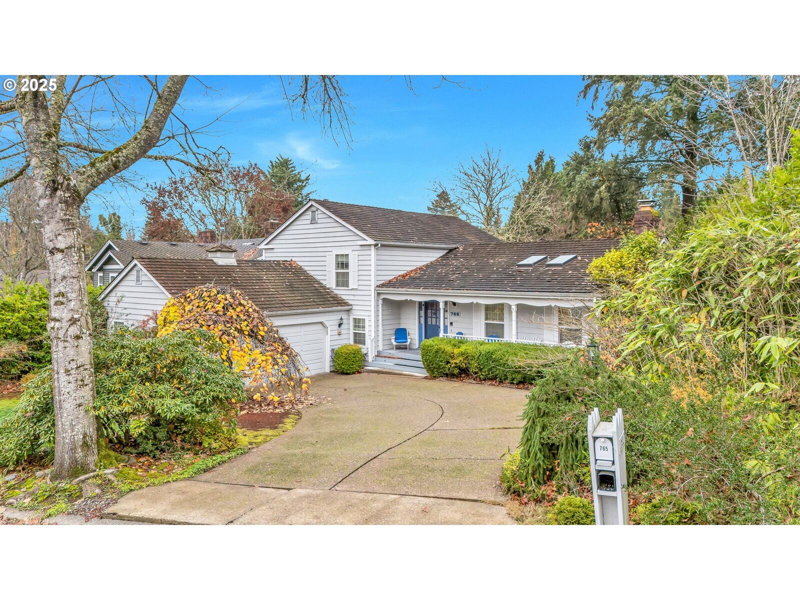 Property Photo: 765 Clara Ct OR 97034