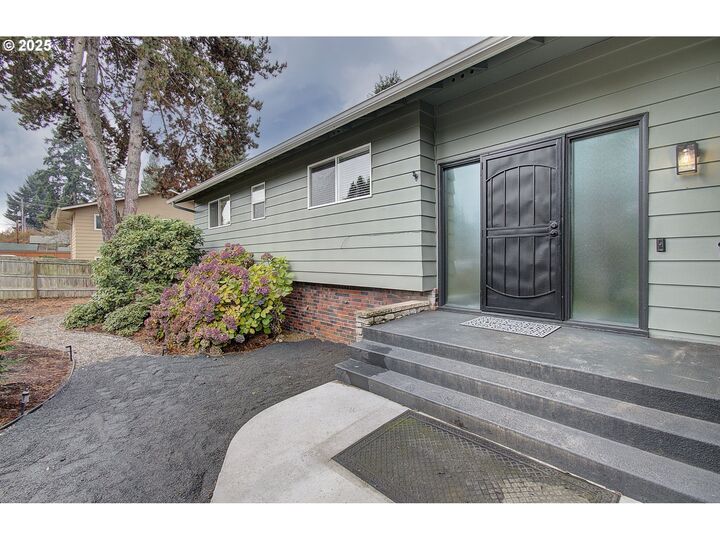 Property Photo: 12000 NW 9th Ave WA 98685