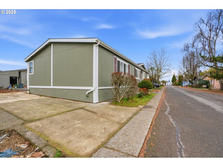 Property Photo: 13217 NE 59th St 126 WA 98682