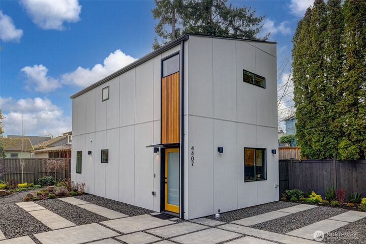 4407 S Holly Street  Seattle WA 98118 photo