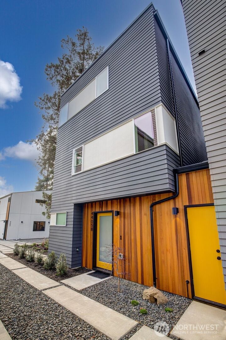 4405 B S Holly Street  Seattle WA 98118 photo