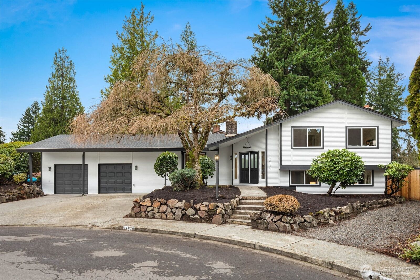 Property Photo: 12528 SE 70th Street WA 98056