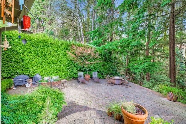 Property Photo:  6216  151st Avenue SE  WA 98006 