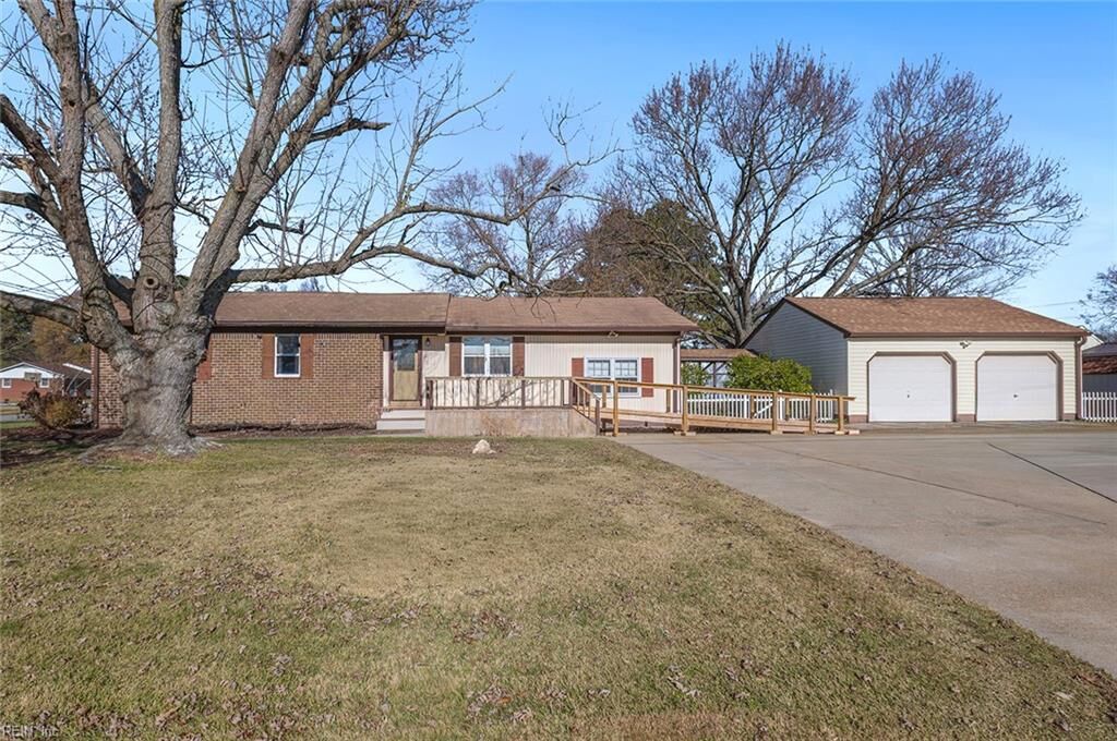 Property Photo: 2852 Colonial Dr VA 23435