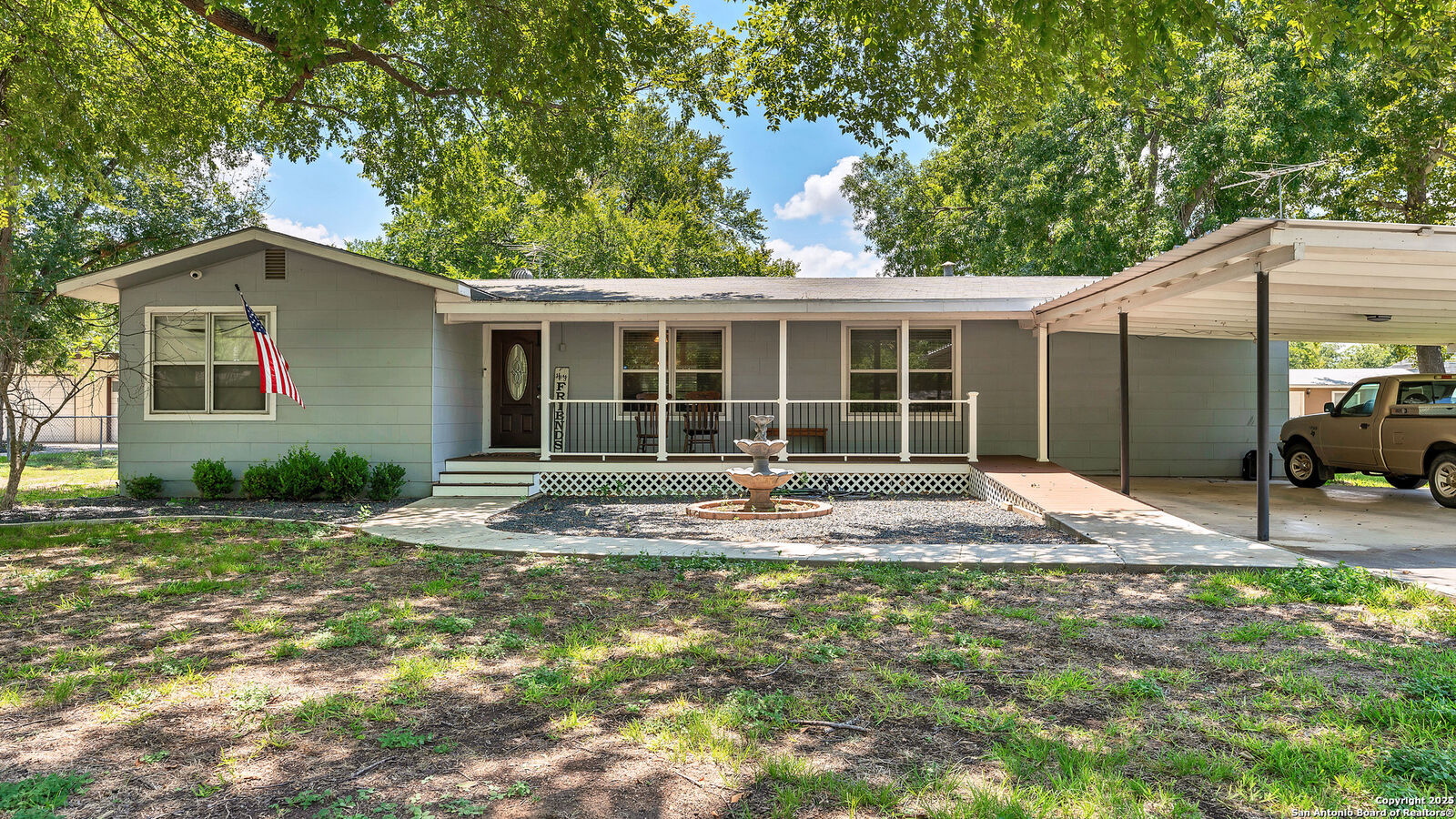 Property Photo: 404 Reiley TX 78155