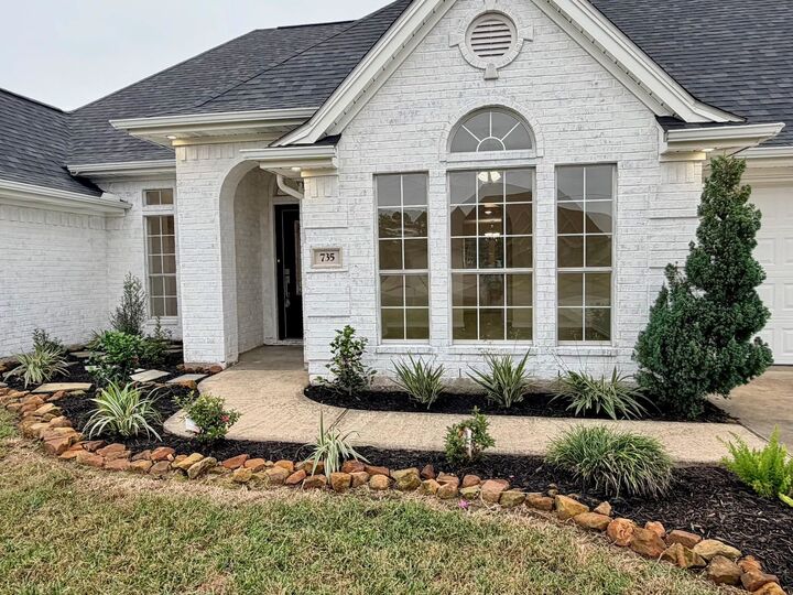 Property Photo: 735 Jacob Circle TX 77630-2646