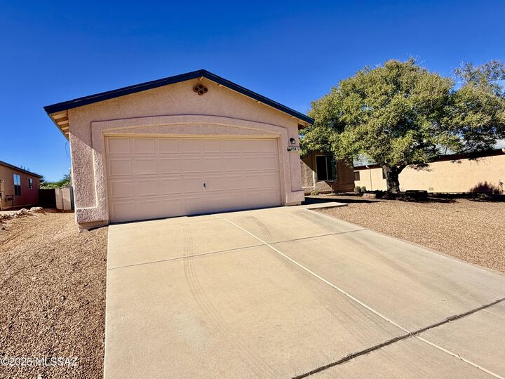 Property Photo:  8981 E Mayberry Drive  AZ 85730 