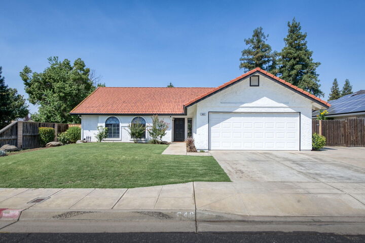 Property Photo:  640 N Renn Avenue  CA 93611 