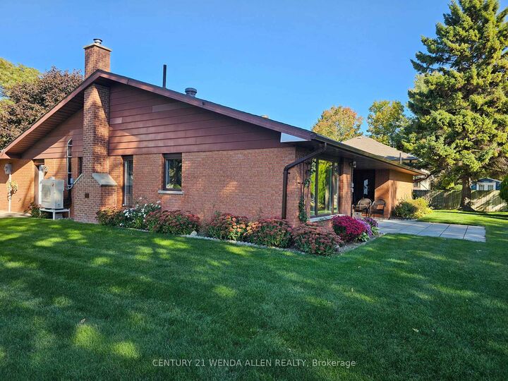 Property Photo: 55 Penetangore Row S ON N2Z 2L8