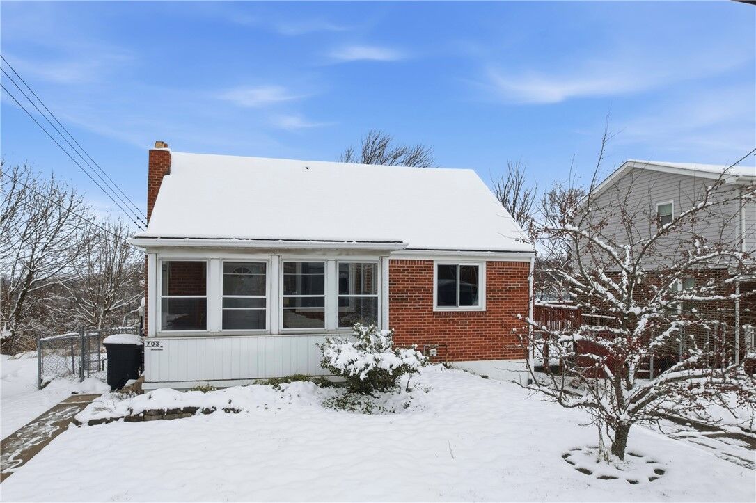 Property Photo:  703 Overhill Dr  PA 15137 
