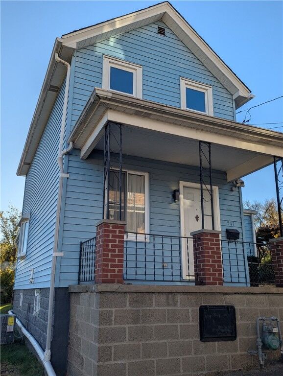 Property Photo: 511 West St PA 15063