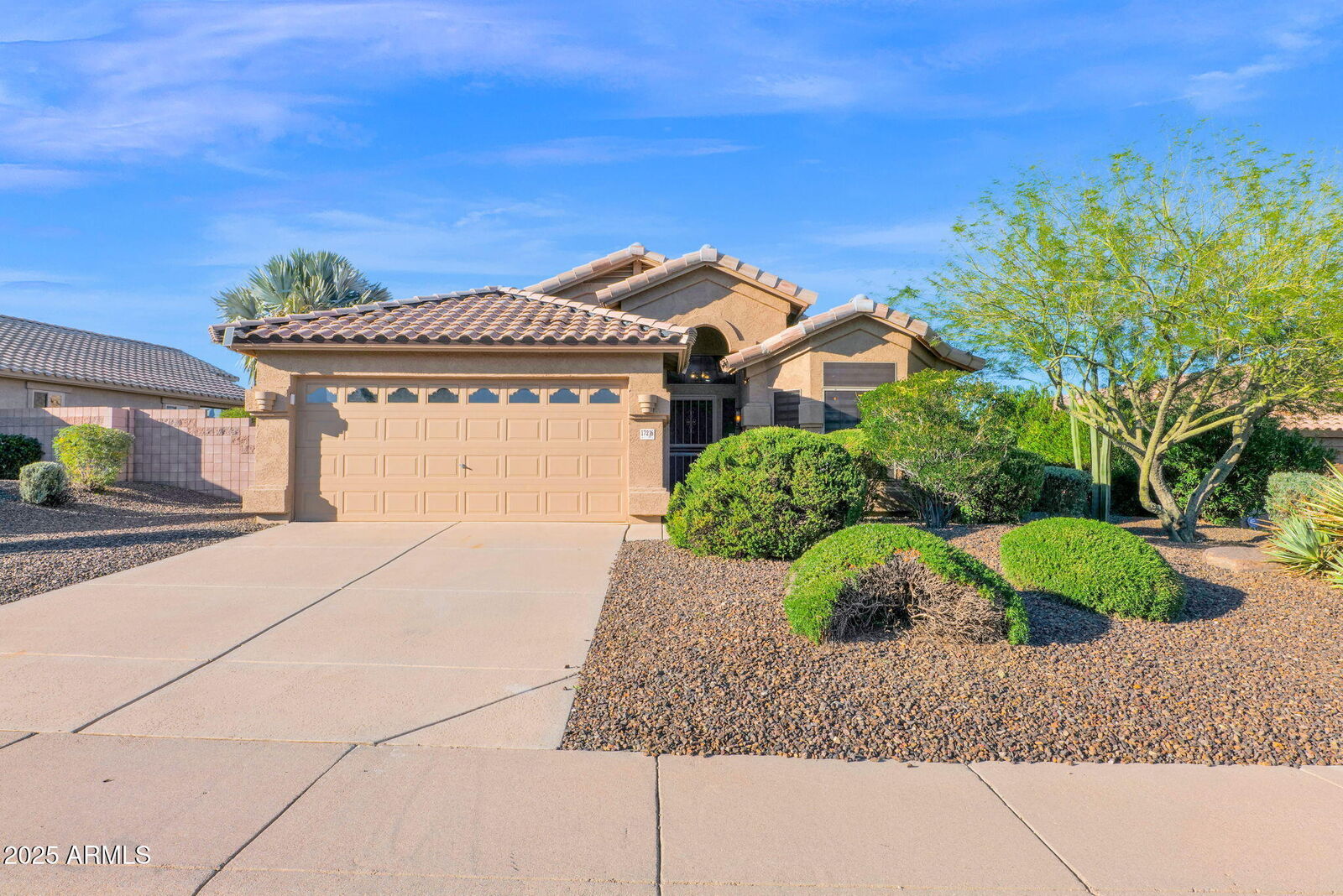 Property Photo: 17216 E Hillcrest Drive AZ 85268