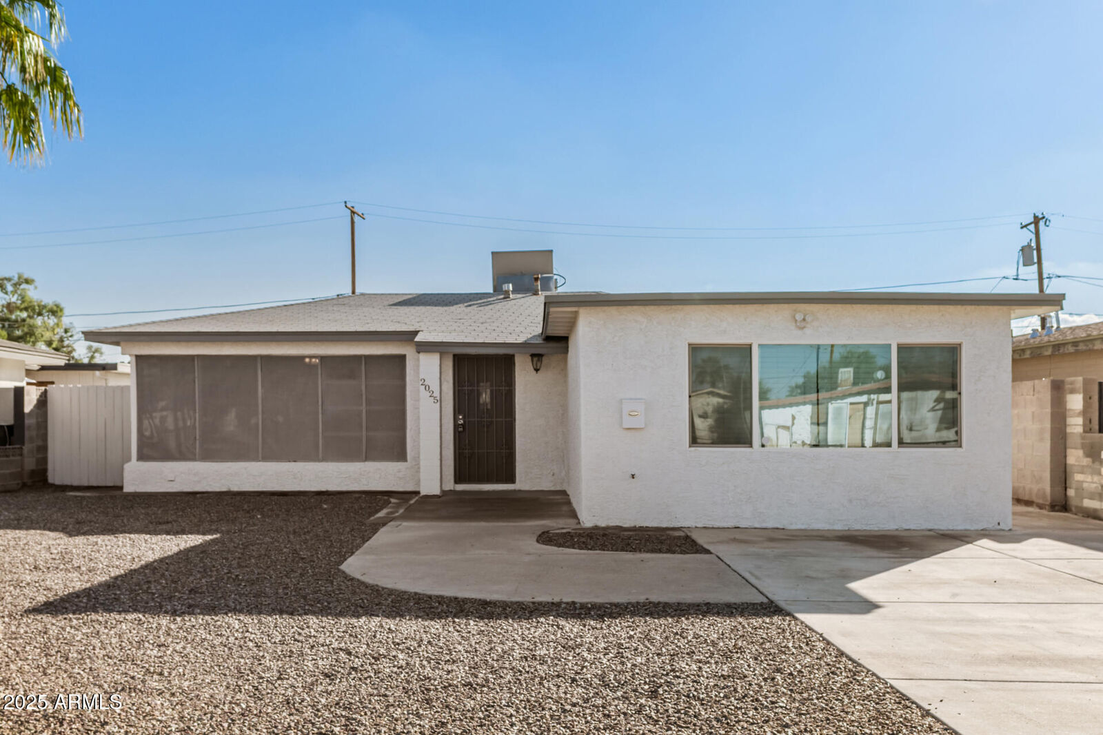 Property Photo: 2025 E Don Carlos Avenue AZ 85281