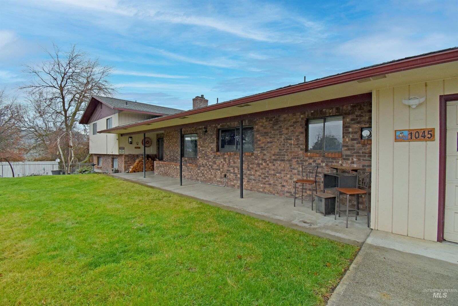 Property Photo:  1045 Post Lane  WA 99403 