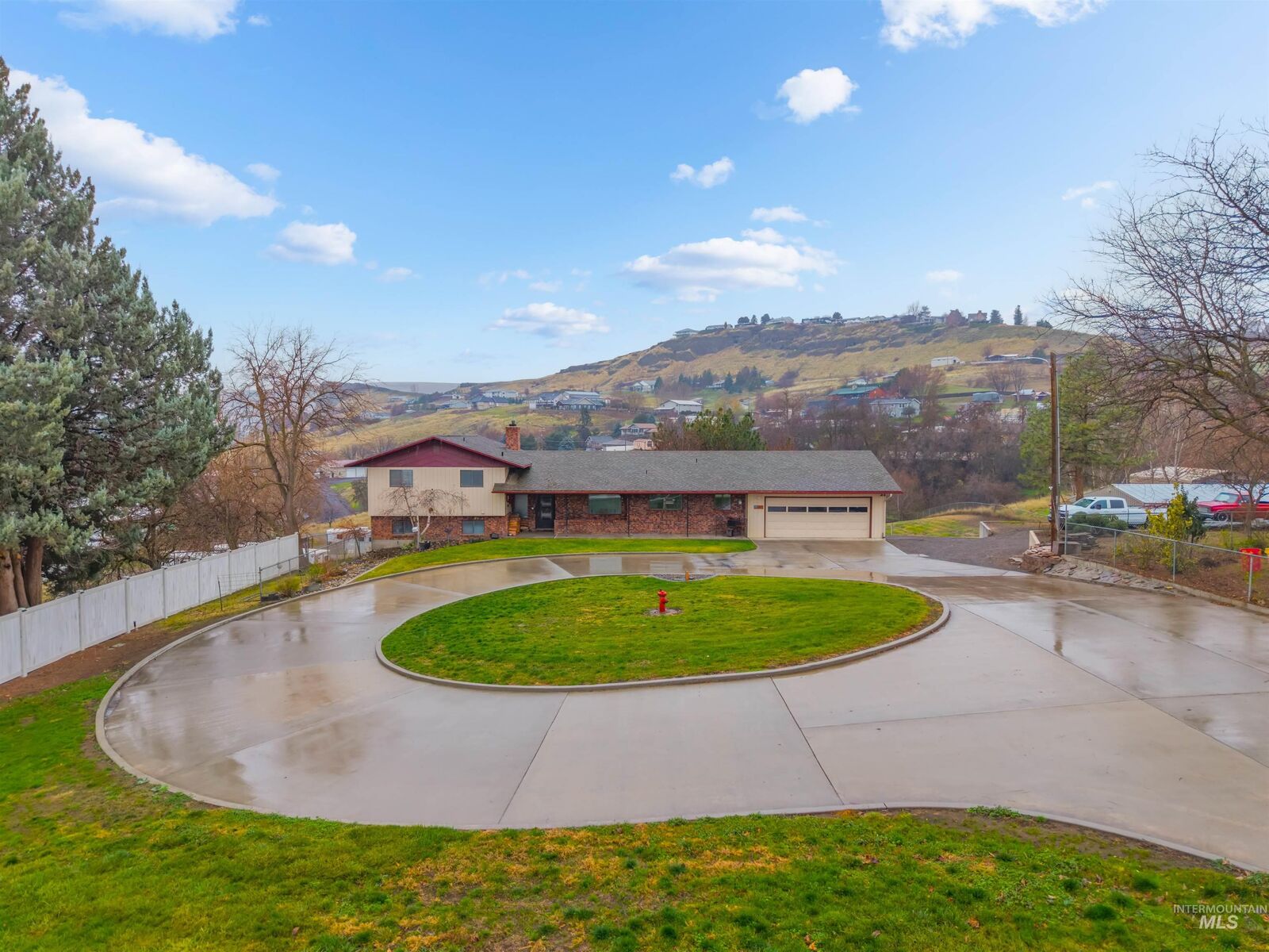 Property Photo:  1045 Post Lane  WA 99403 