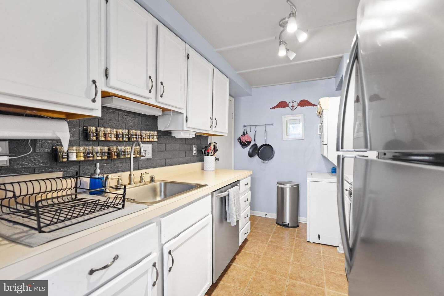 Property Photo:  528 Glen Court  MD 21061 