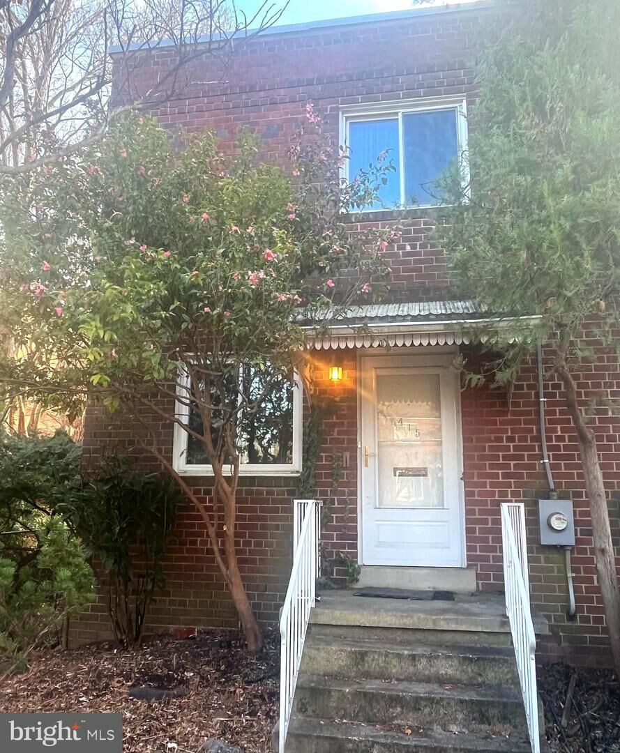 Property Photo: 415 E Mason Avenue VA 22301