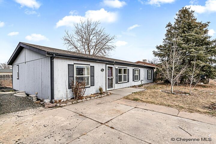 Property Photo: 612 Sunridge Dr WY 82007