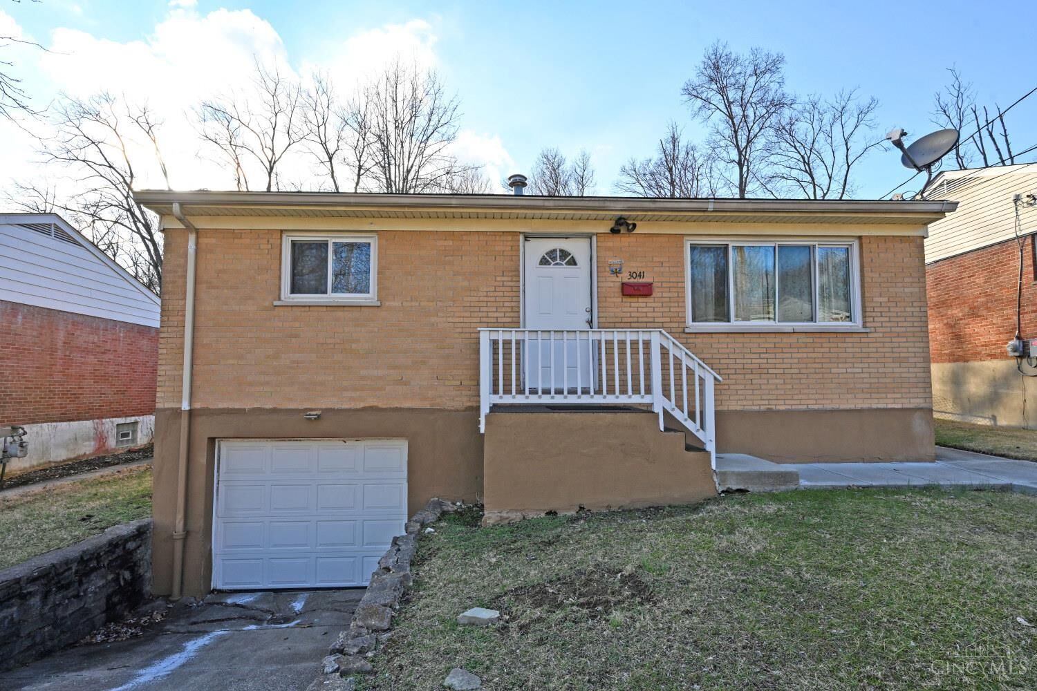 Property Photo:  3041 Westknolls Lane  OH 45211 