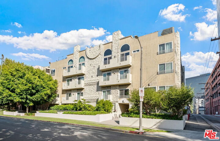 Property Photo:  1160 Granville Ave  CA 90049 