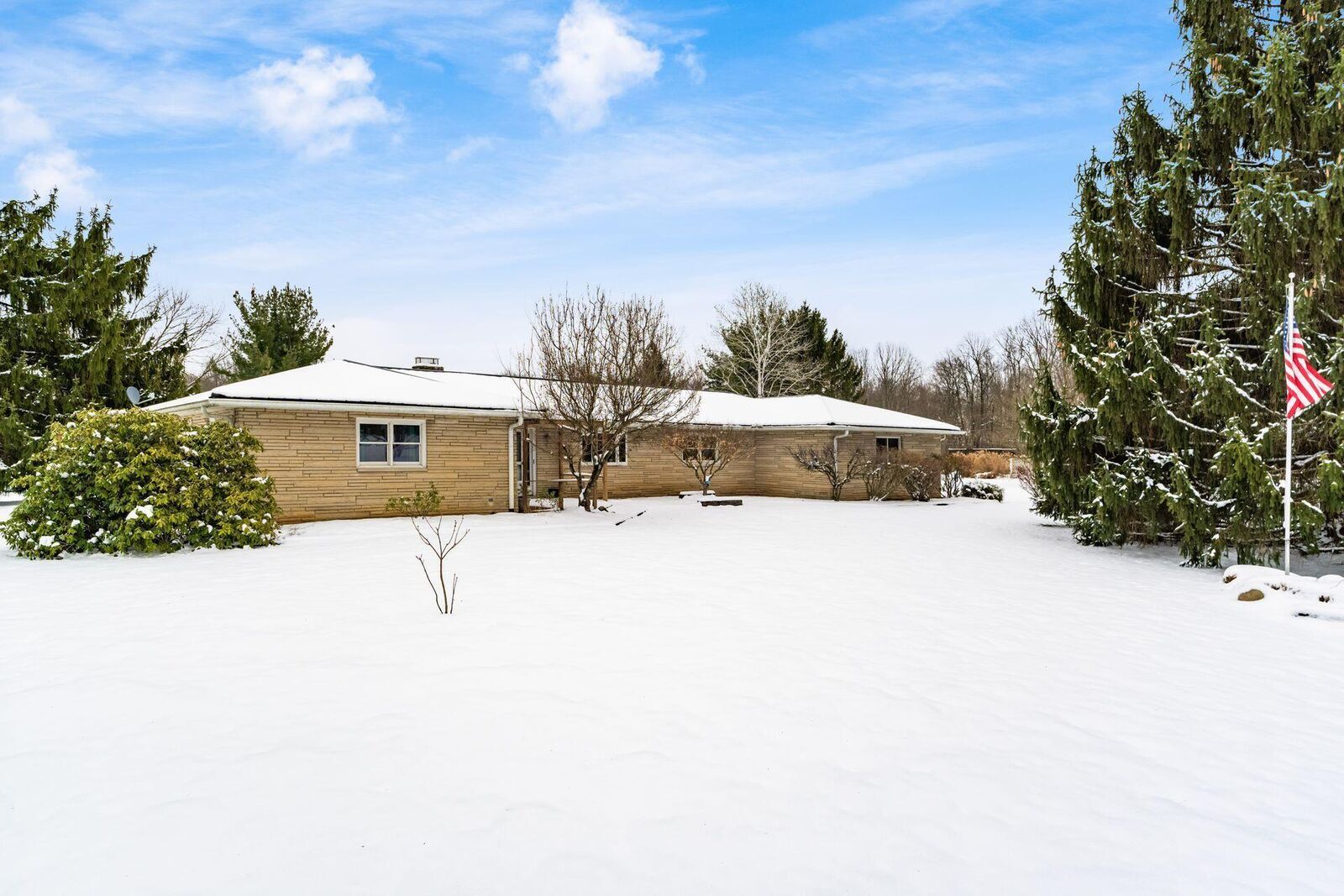 Property Photo:  99 Sharon SW Road  OH 43062 