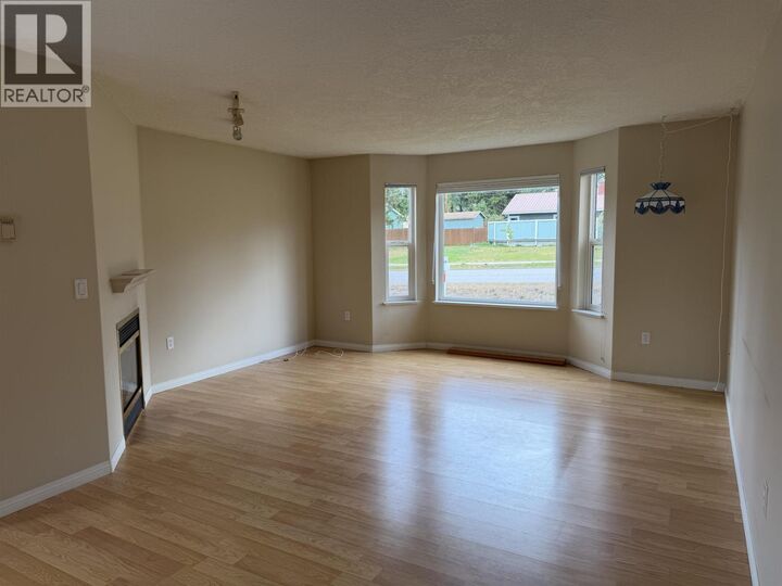 1686 Main Street 1 — photo 1