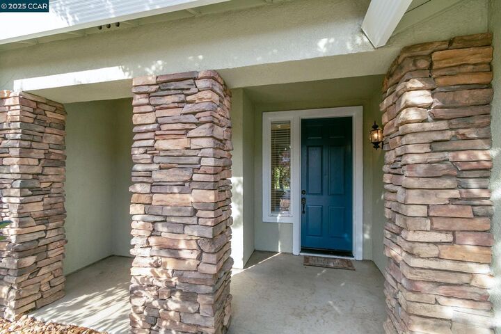 Property Photo: 732 Antiquity Dr CA 94534