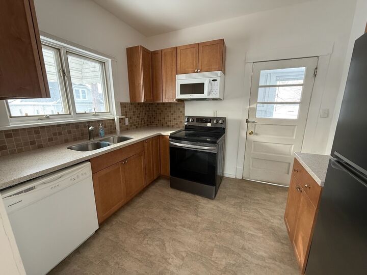 Property Photo: 3002 Rose Avenue PA 16510
