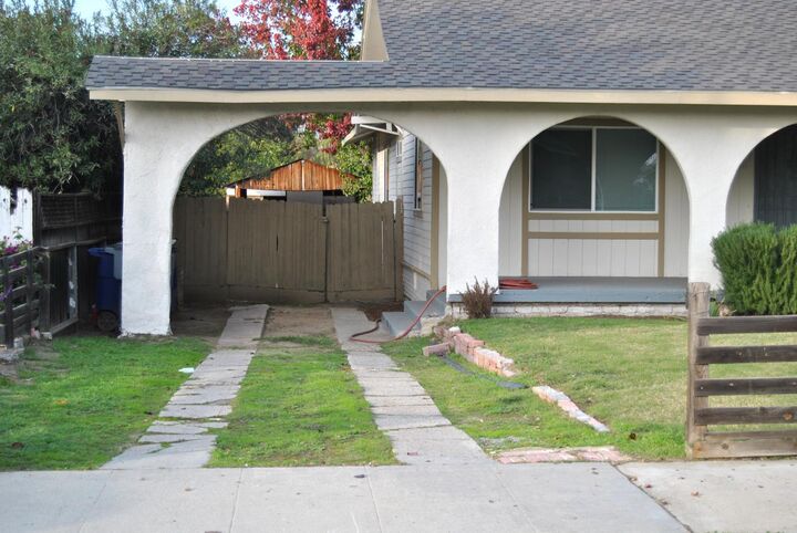 Property Photo:  935 E Fedora Avenue  CA 93704 