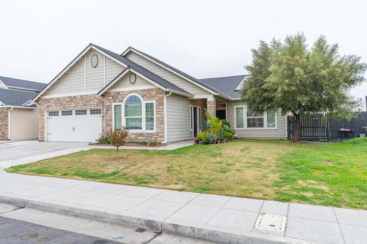 Property Photo:  5302 W Homan Avenue  CA 93722 