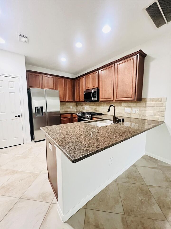 Property Photo:  133 E Montfair Boulevard  TX 77382 