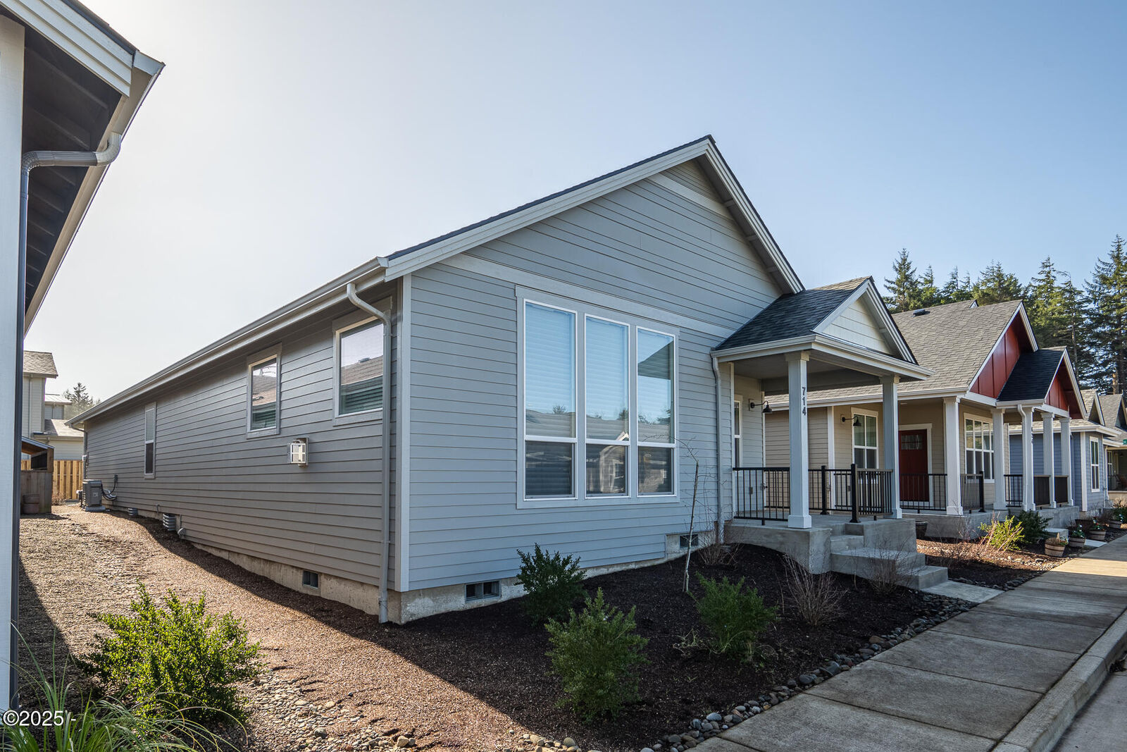 Property Photo: 714 SE 44th Street OR 97366