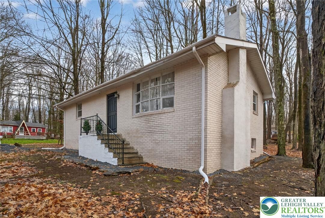 Property Photo:  104 Iowa Trail  PA 18347 