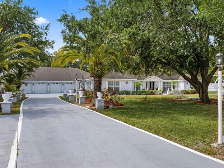 Property Photo: 8162 Oak Park Road FL 32819