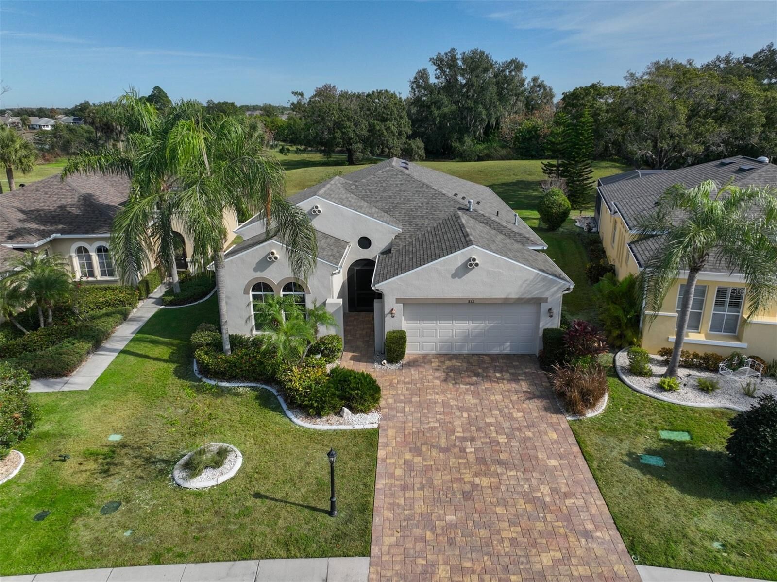 Property Photo: 818 King Leon Way FL 33573
