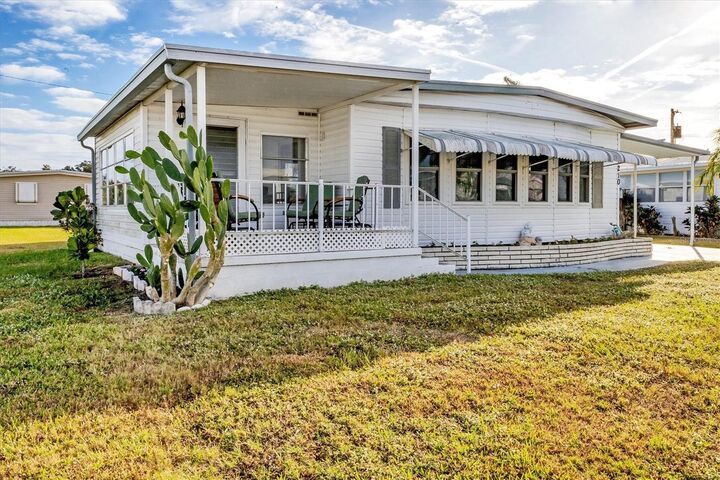 Property Photo: 1210 44th Avenue Drive E FL 34222