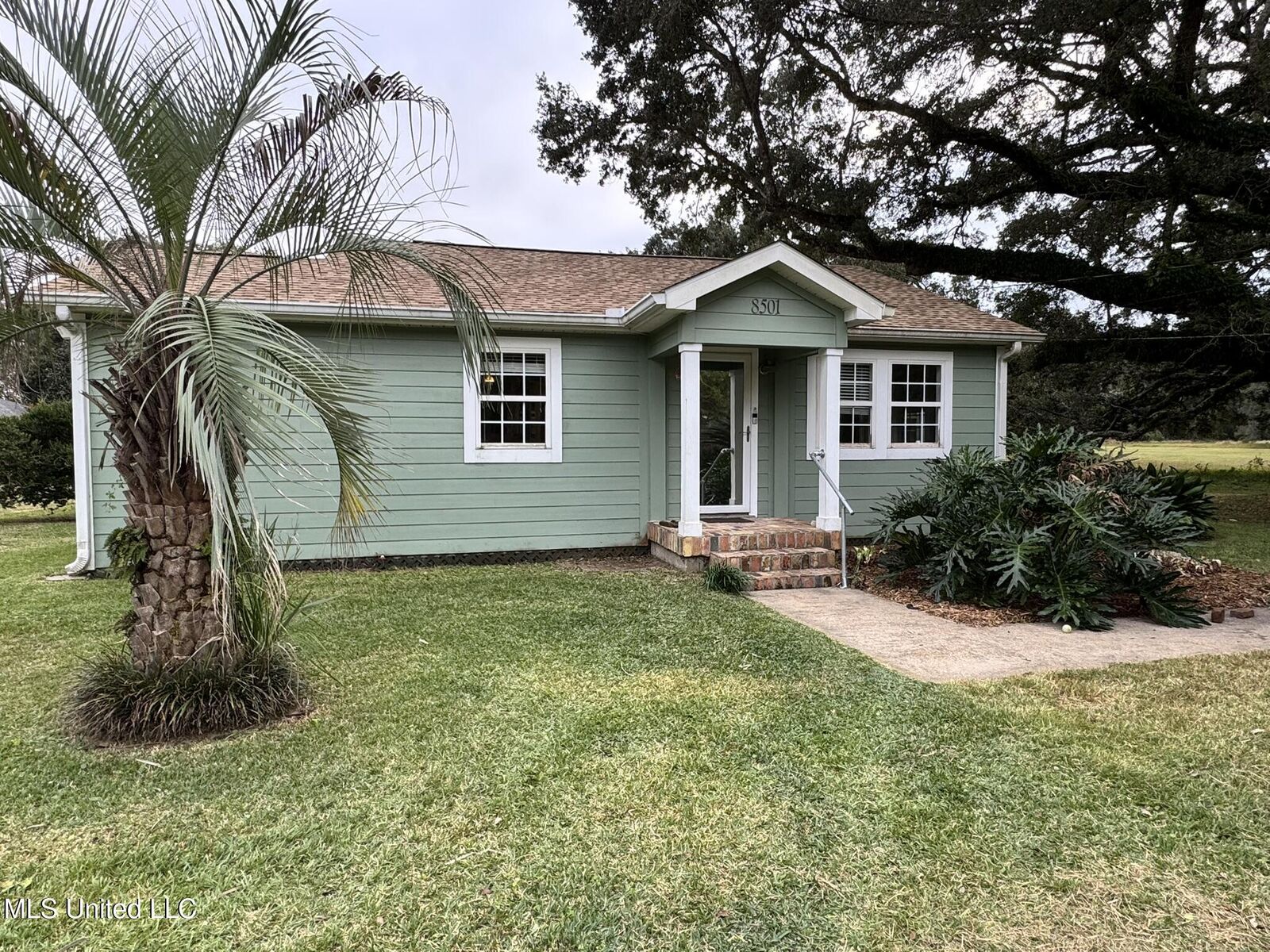 Property Photo:  8501 Point Aux Chenes Road  MS 39564 