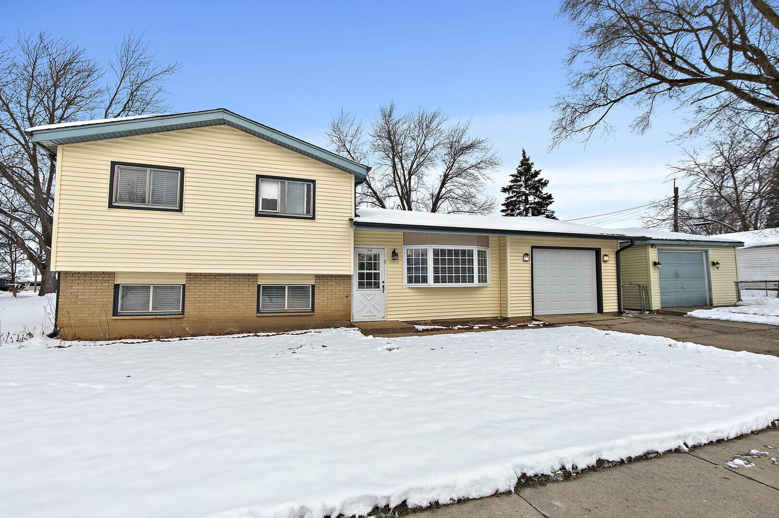 Property Photo:  11618 Douglas Avenue  IL 60142 
