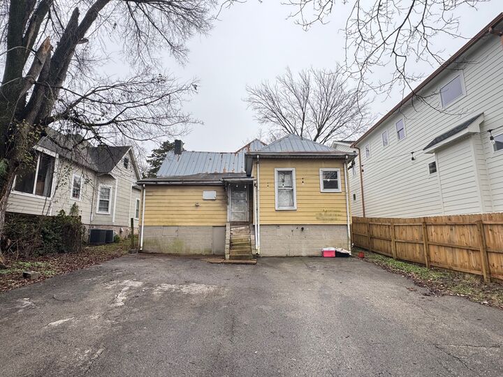Property Photo: 338 Peachtree St TN 37210