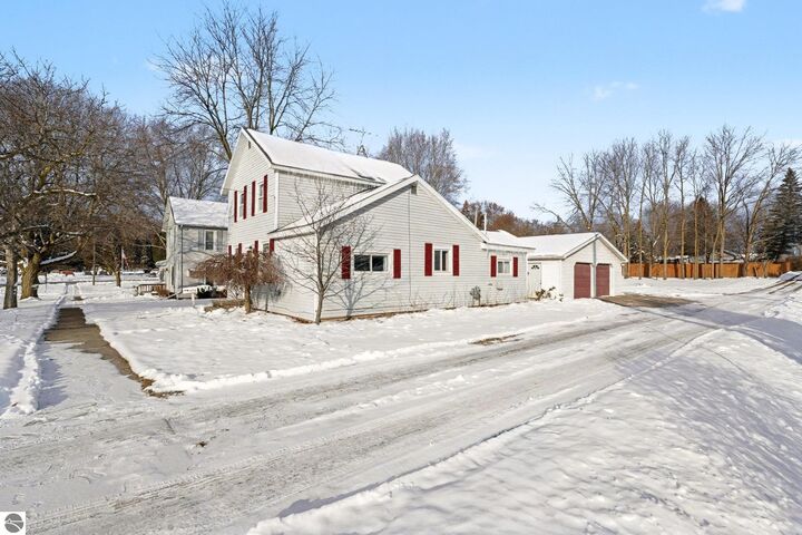 Property Photo:  326 W Emerson Street  MI 48847 