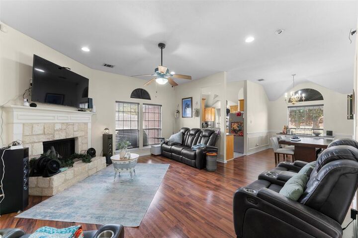 Property Photo: 1411 Brittany Lane TX 76063