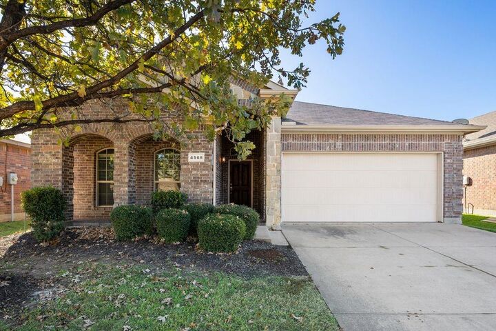 Property Photo: 4568 Fern Valley TX 76244