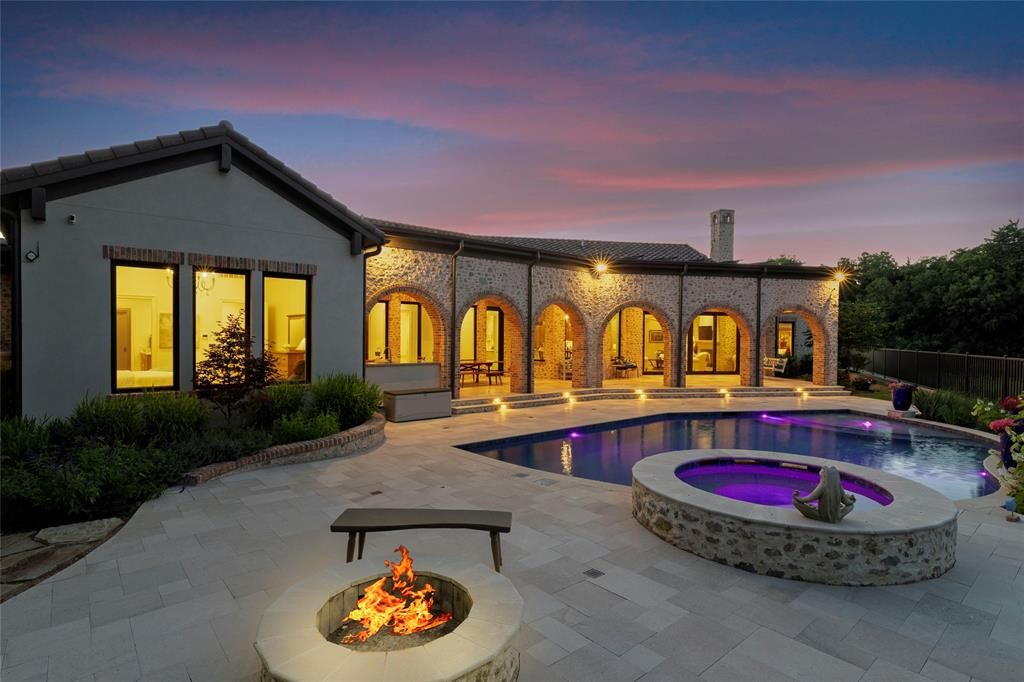 Property Photo: 2401 Lower Brook Court TX 76092