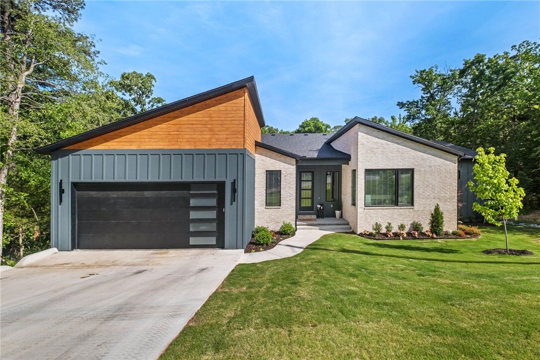 Property Photo:  2 Helmsley Circle  AR 72715 