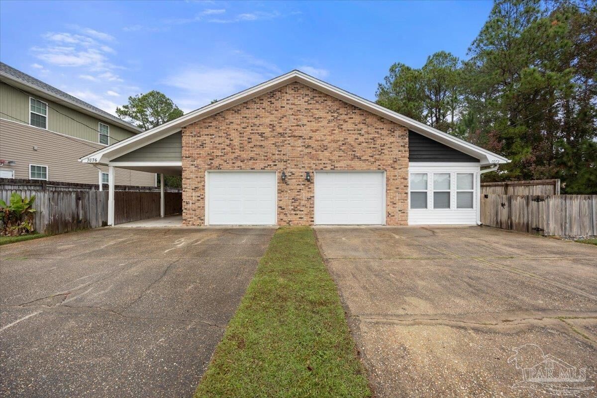 Property Photo: 7072 Lake Joanne Dr FL 32506