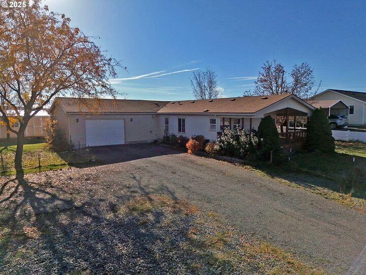 Property Photo: 320 W Nesbitt St WA 98620