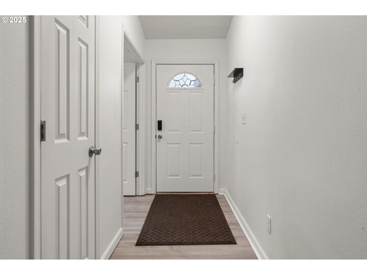 Property Photo: 618 NE Faloma Rd OR 97211