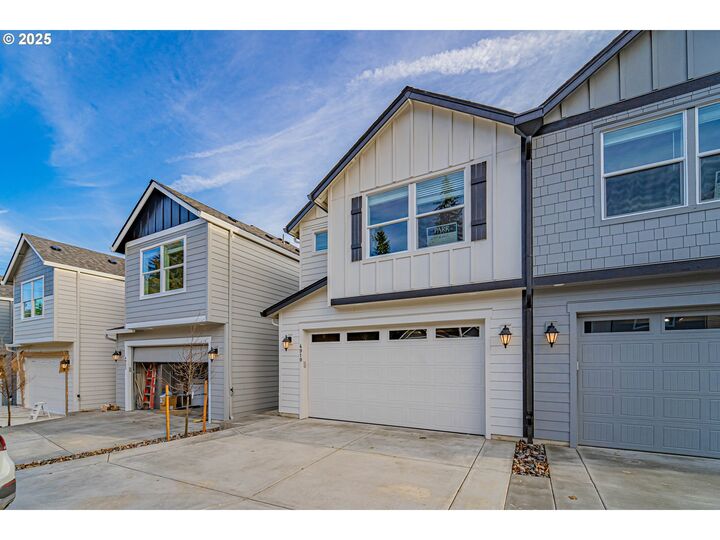 Property Photo:  4919 NE 2nd Ct  WA 98663 